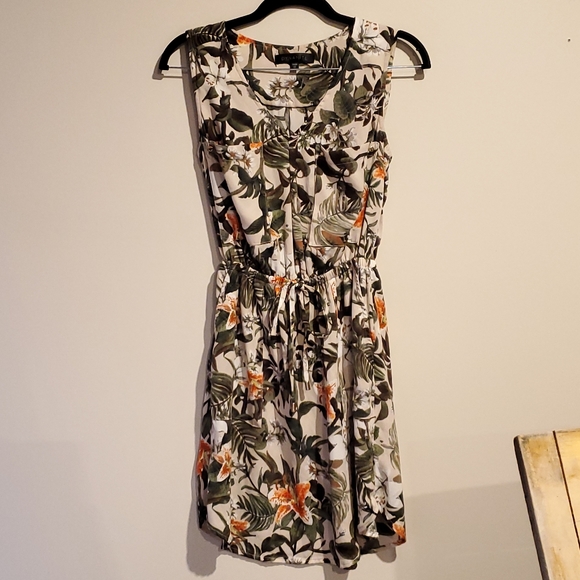 Short Tropical Patterned Casual Dress | Dynamite XS - Picture 2 of 10